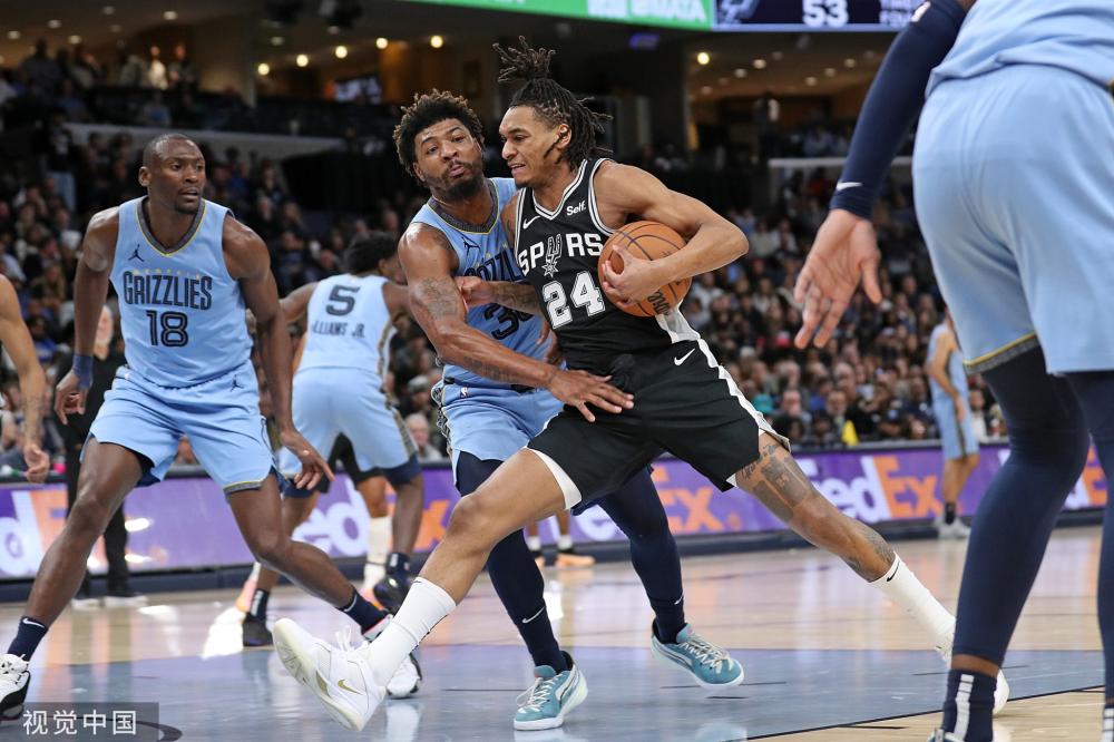 CBA：豪取12连胜 上海队126-113宁波队.