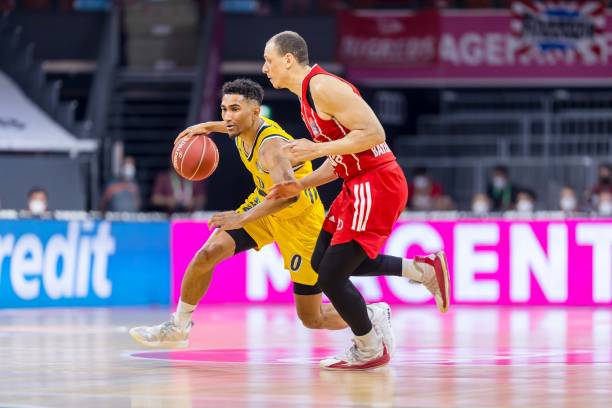 不仅切断了 不仅切断了