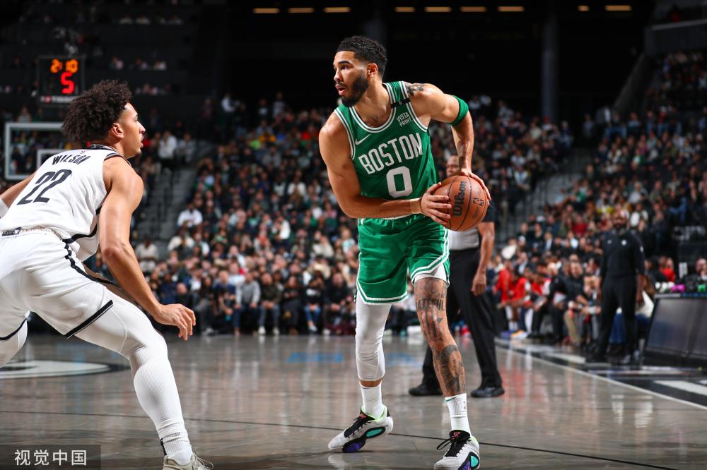 地做出了回 地做出了回